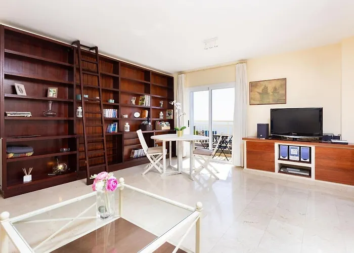 Modern 2bedroom Seaviews & Wifi *