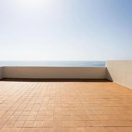 Modern 2bedroom Seaviews & Wifi