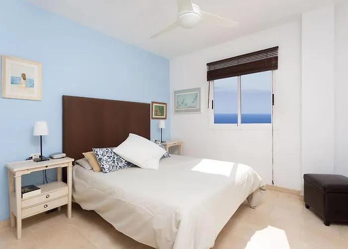 Modern 2bedroom Seaviews & Wifi *